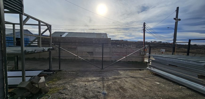 ARRENDADA Bodega con oficina