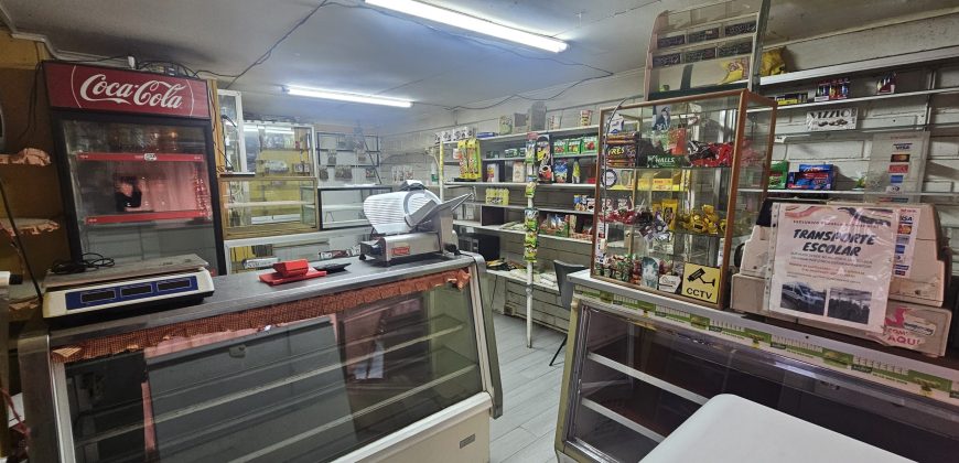 VENTA habitacional y comercial en Rómulo Correa con Circunvalación